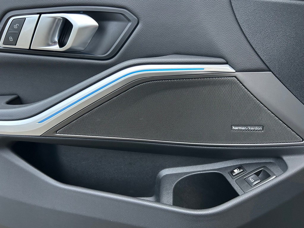 BMW-3-SERIE-Touring 330e xDrive Pano ACC Leder H/K Sfeerlicht L-Cockpit Trekhaak