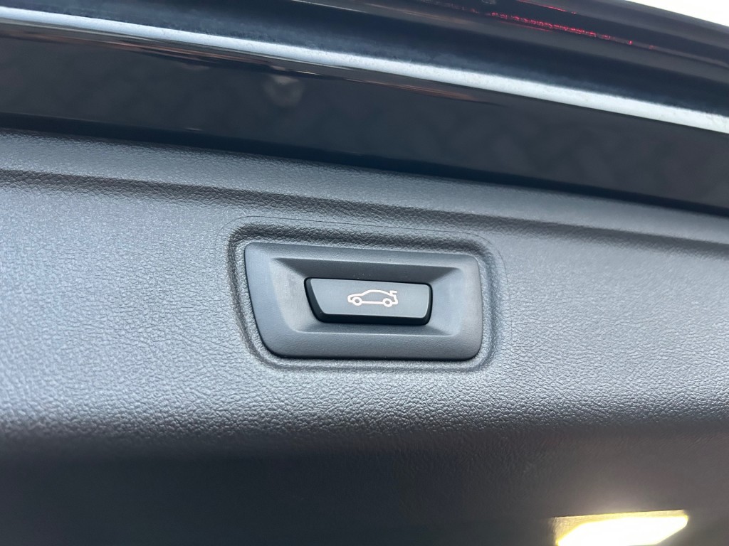 BMW-3-SERIE-Touring 330e xDrive Pano ACC Leder H/K Sfeerlicht L-Cockpit Trekhaak