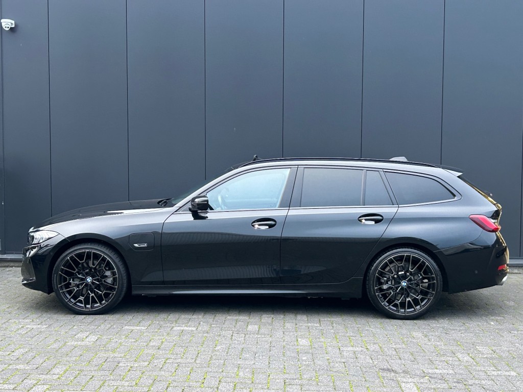 BMW-3-SERIE-Touring 330e xDrive Pano ACC Leder H/K Sfeerlicht L-Cockpit Trekhaak