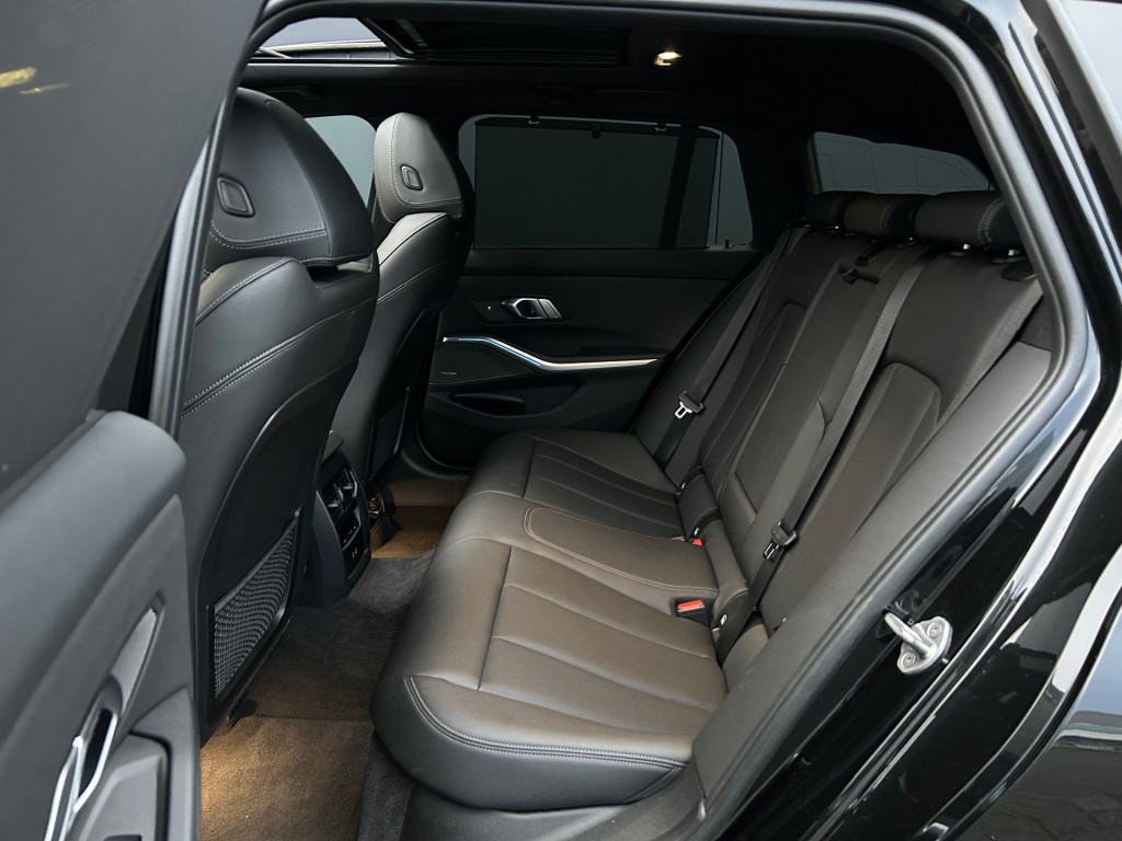 BMW-3-SERIE-Touring 330e xDrive Pano ACC Leder H/K Sfeerlicht L-Cockpit Trekhaak