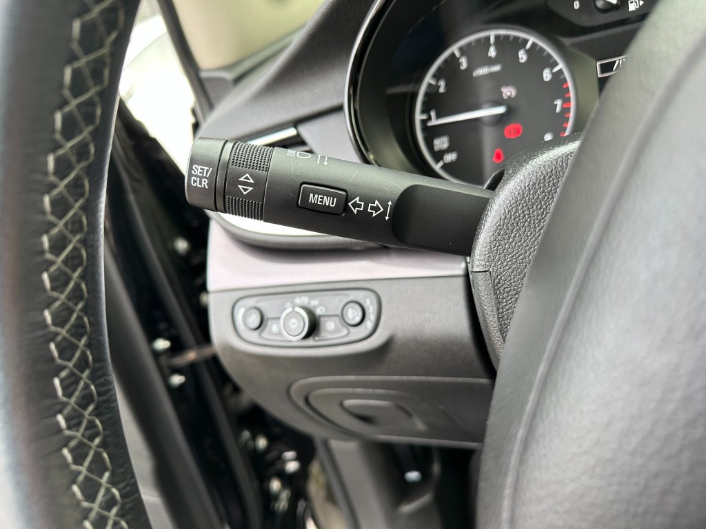 OPEL-MOKKA X-1.4 Turbo Business, navigatie, trekhaak, PDC, cruise control, Apple Carplay