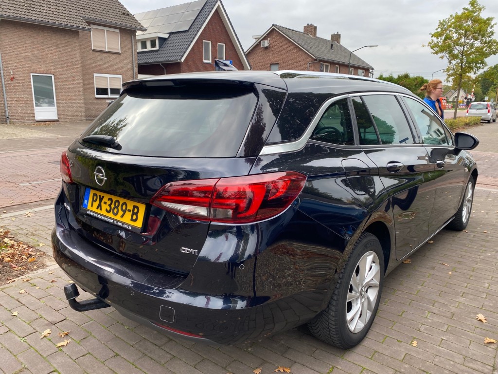 OPEL-ASTRA-SPORTS TOURER 1.6 CDTI BUSINESS EXECUTIVE / TREKHAAK / NAVI