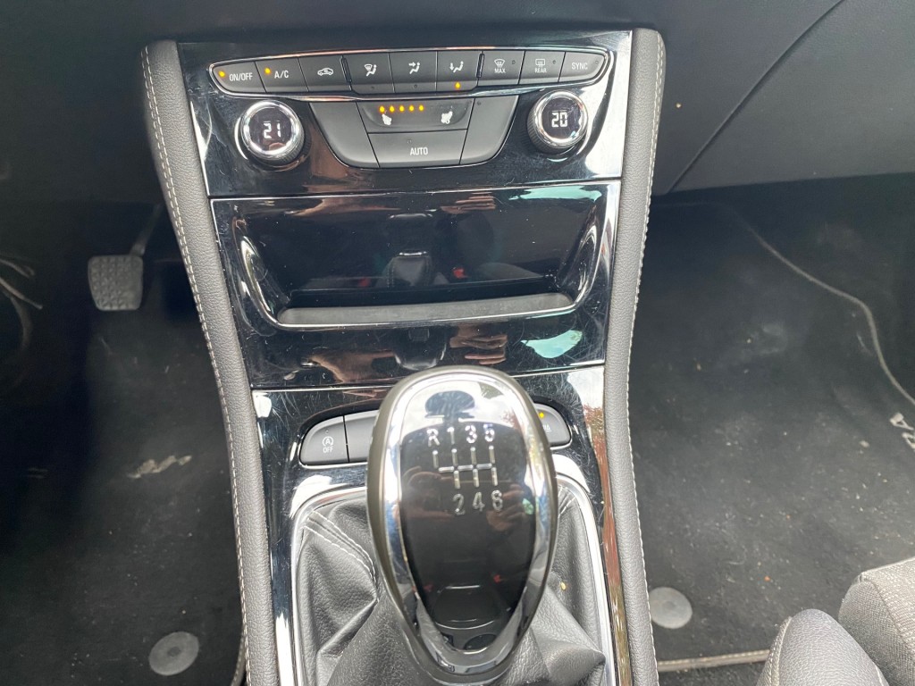 OPEL-ASTRA-SPORTS TOURER 1.6 CDTI BUSINESS EXECUTIVE / TREKHAAK / NAVI