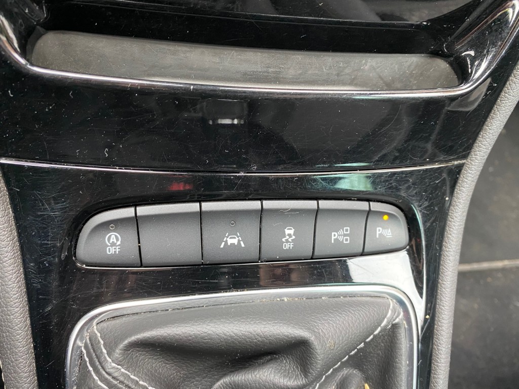 OPEL-ASTRA-SPORTS TOURER 1.6 CDTI BUSINESS EXECUTIVE / TREKHAAK / NAVI