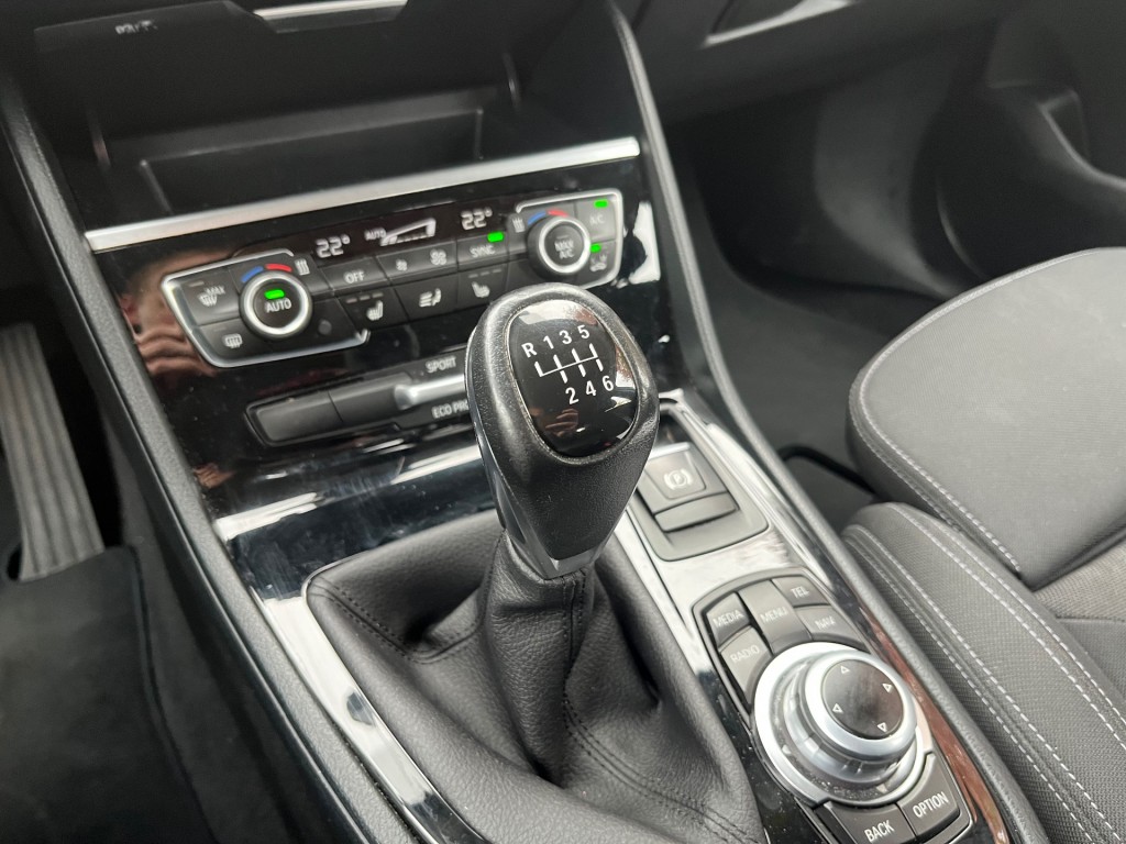 BMW-2-SERIE ACTIVE TOURER-218I EXECUTIVE / NAVI / TREKHAAK / CRUISE CTR. / PDC / AIRCO-ECC