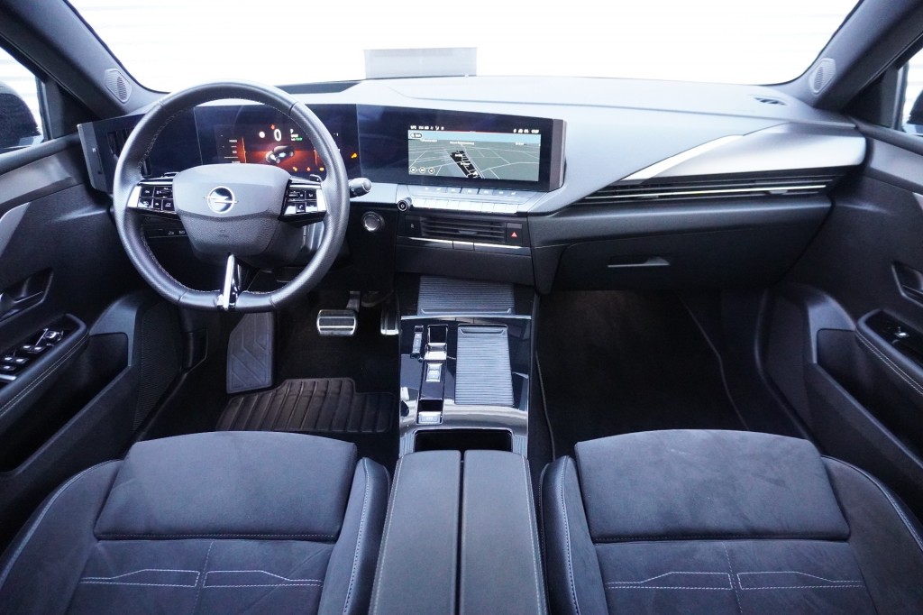 OPEL-ASTRA-Sports Tourer 1.6 Turbo Hybrid Ultimate / Panoramadak / Camera / AGR-stoelen / Winterpakket