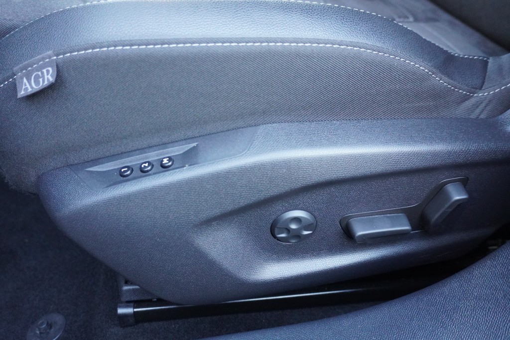 OPEL-ASTRA-Sports Tourer 1.6 Turbo Hybrid Ultimate / Panoramadak / Camera / AGR-stoelen / Winterpakket