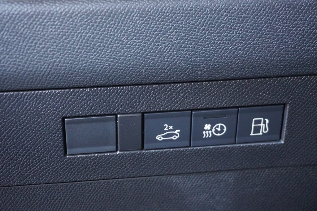 OPEL-ASTRA-Sports Tourer 1.6 Turbo Hybrid Ultimate / Panoramadak / Camera / AGR-stoelen / Winterpakket