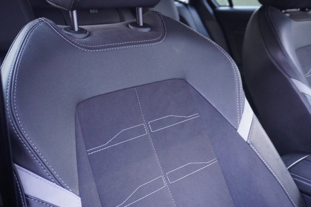 OPEL-ASTRA-Sports Tourer 1.6 Turbo Hybrid Ultimate / Panoramadak / Camera / AGR-stoelen / Winterpakket