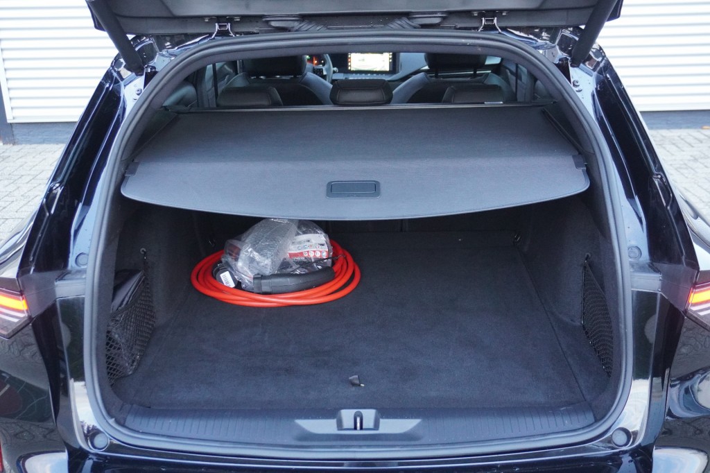 OPEL-ASTRA-Sports Tourer 1.6 Turbo Hybrid Ultimate / Panoramadak / Camera / AGR-stoelen / Winterpakket