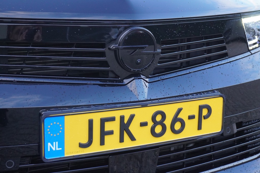 OPEL-ASTRA-Sports Tourer 1.6 Turbo Hybrid Ultimate / Panoramadak / Camera / AGR-stoelen / Winterpakket