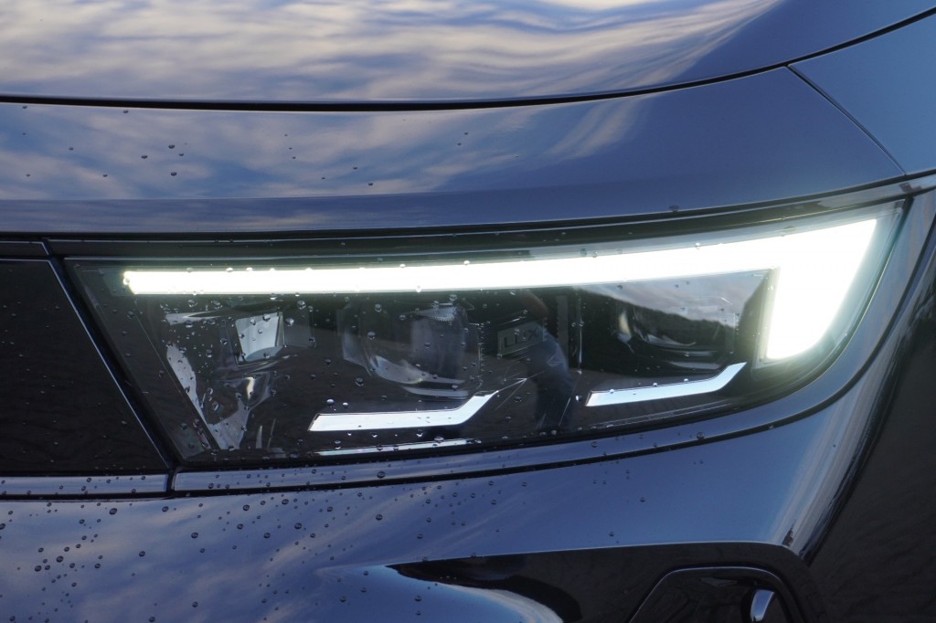 OPEL-ASTRA-Sports Tourer 1.6 Turbo Hybrid Ultimate / Panoramadak / Camera / AGR-stoelen / Winterpakket