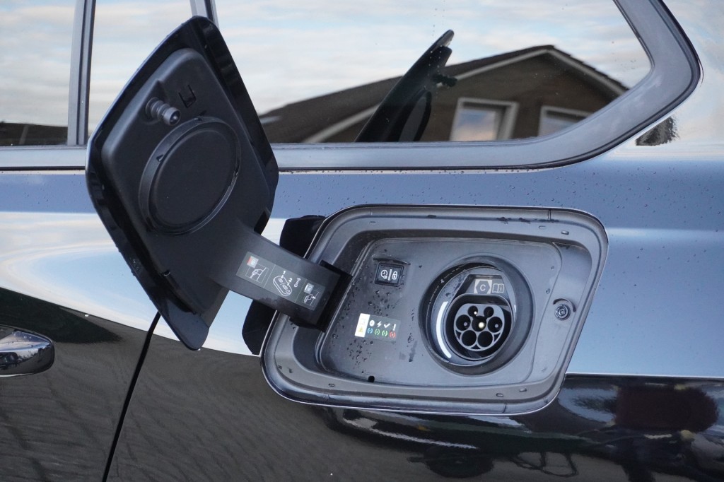 OPEL-ASTRA-Sports Tourer 1.6 Turbo Hybrid Ultimate / Panoramadak / Camera / AGR-stoelen / Winterpakket