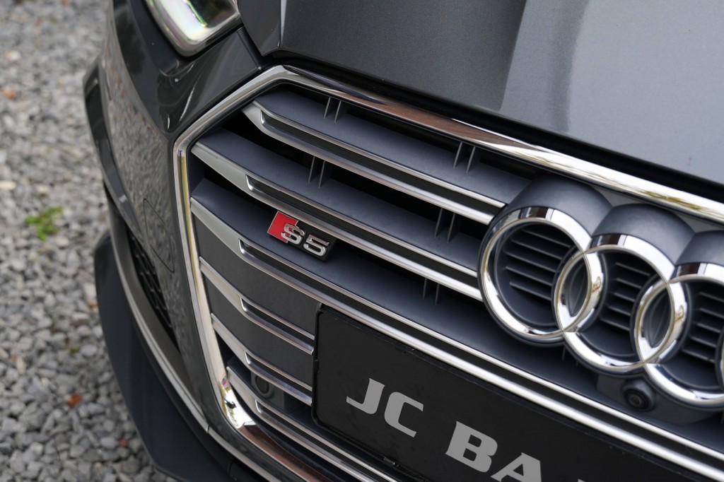 AUDI-S5-Cabrio 3.0 TFSI Quattro