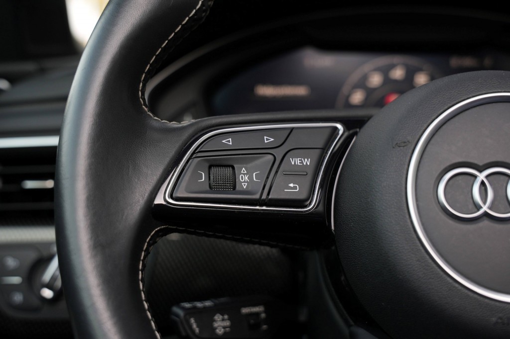 AUDI-S5-Cabrio 3.0 TFSI Quattro