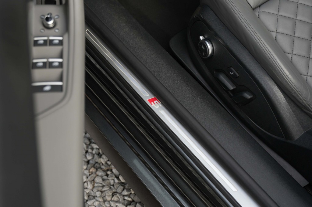 AUDI-S5-Cabrio 3.0 TFSI Quattro