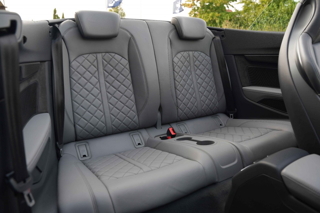 AUDI-S5-Cabrio 3.0 TFSI Quattro