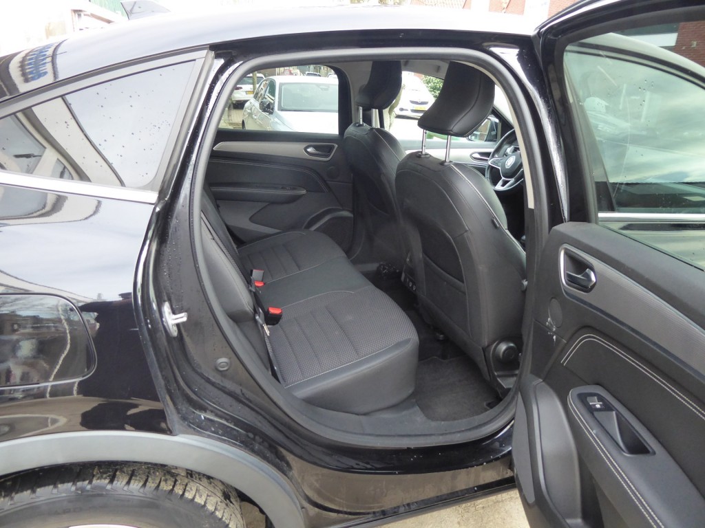 RENAULT-ARKANA-1.6 E-Tech Hybrid 145 Intens