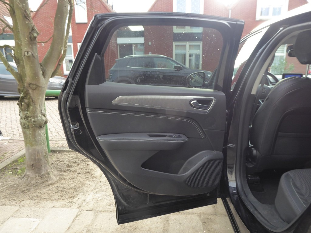 RENAULT-ARKANA-1.6 E-Tech Hybrid 145 Intens