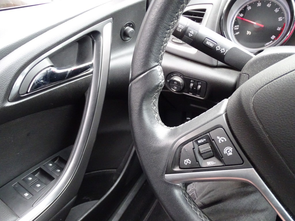 OPEL-ASTRA-1.4 Turbo Cosmo-Navi-cruise-Blth-Pdc-Trekhaak-leer