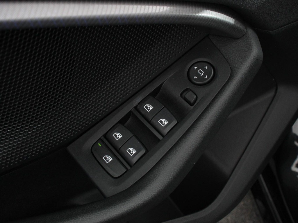 BMW-1-SERIE-118i Automaat High Executive   Navigatie   Apple Carplay/Android Auto   Parkeersensoren   Virtual Cockpit   Stoelverwarming   Cr