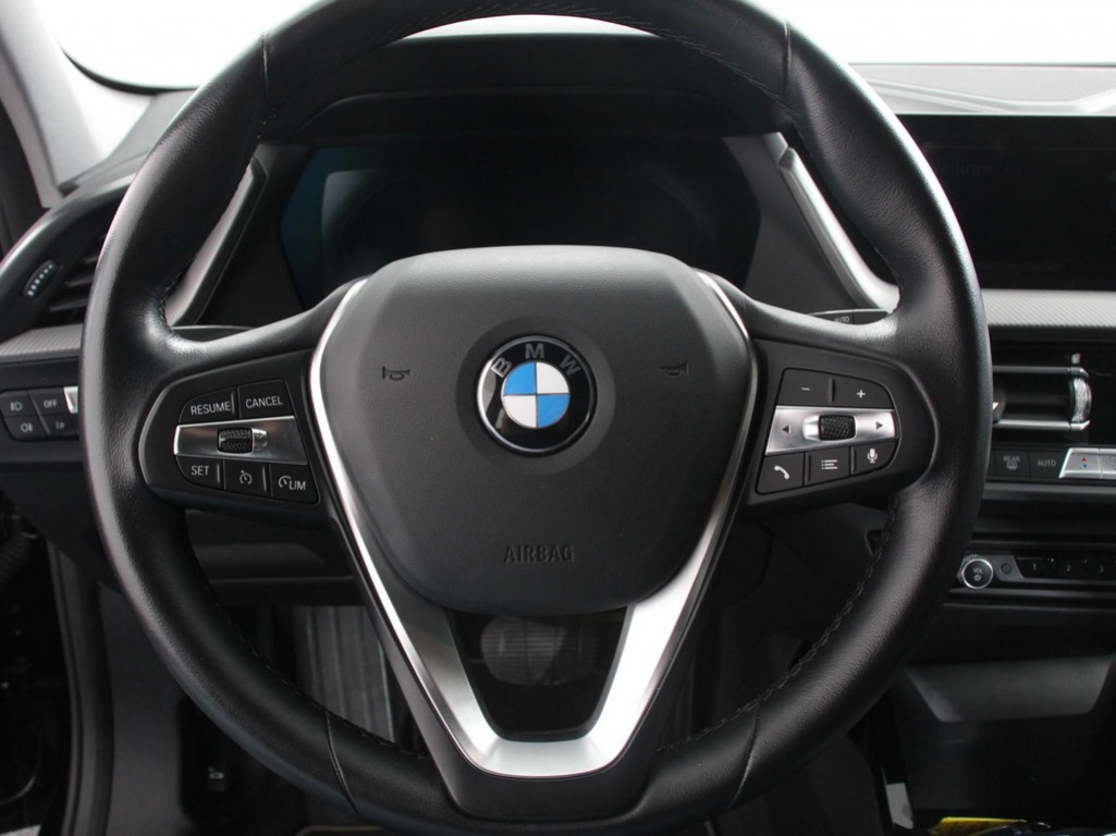 BMW-1-SERIE-118i Automaat High Executive   Navigatie   Apple Carplay/Android Auto   Parkeersensoren   Virtual Cockpit   Stoelverwarming   Cr