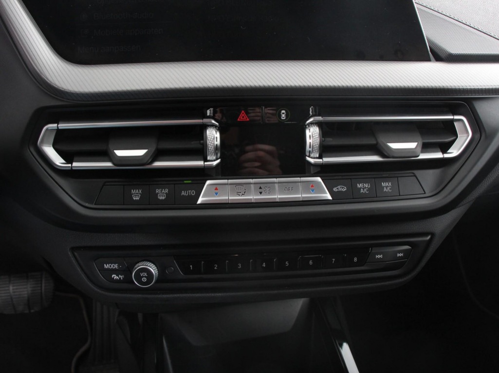 BMW-1-SERIE-118i Automaat High Executive   Navigatie   Apple Carplay/Android Auto   Parkeersensoren   Virtual Cockpit   Stoelverwarming   Cr