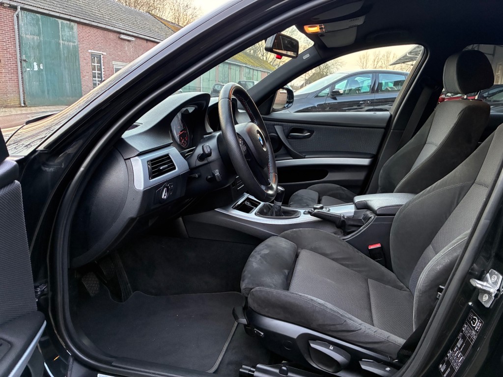 BMW-3-SERIE-318I M-SPORT! ZEER NETTE AUTO!