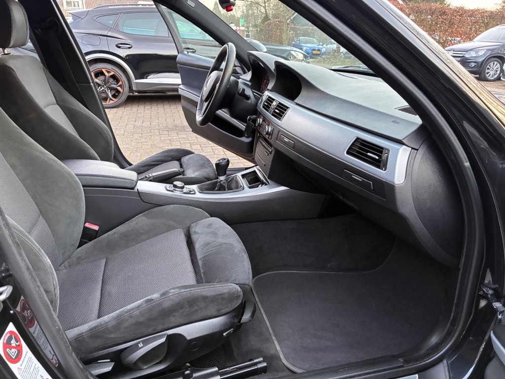 BMW-3-SERIE-318I M-SPORT! ZEER NETTE AUTO!