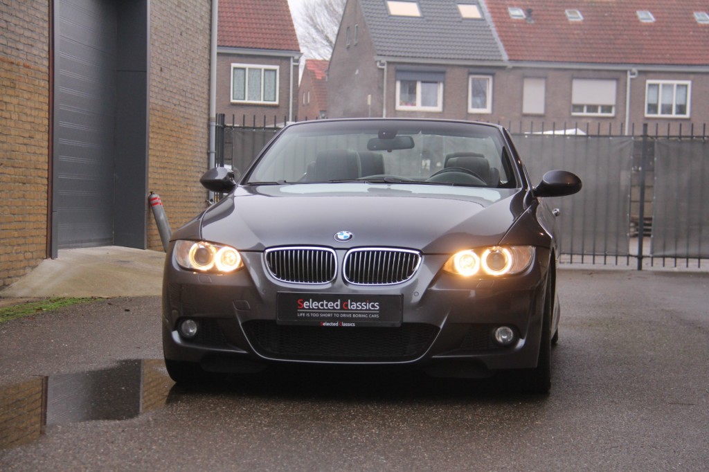 BMW-3-SERIE-330i High. Ex. M pakket Automaat / top staat / volledige historie