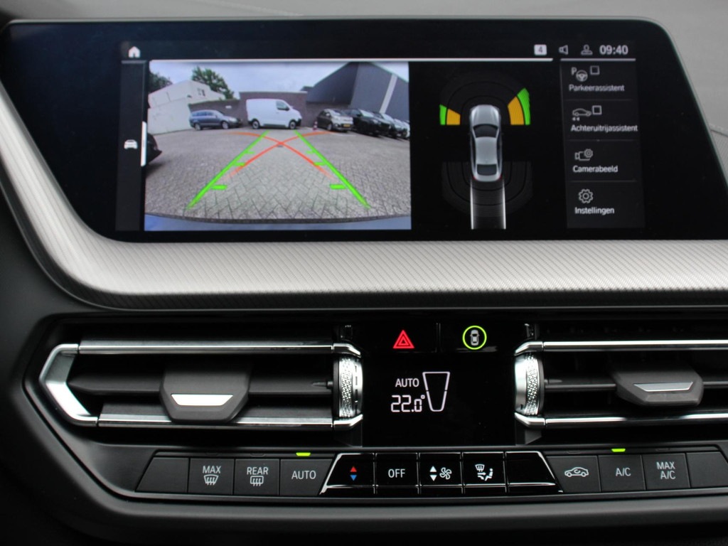 BMW-2-SERIE GRAN COUPE-218i Automaat Introduction Edition    Panorama dak   Camera   Navigatie   Lichtmetalen velgen   Parkeer sensoren   Climate Contr