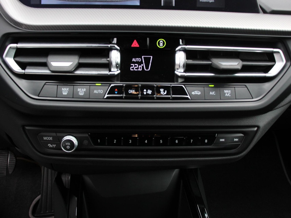 BMW-2-SERIE GRAN COUPE-218i Automaat Introduction Edition    Panorama dak   Camera   Navigatie   Lichtmetalen velgen   Parkeer sensoren   Climate Contr