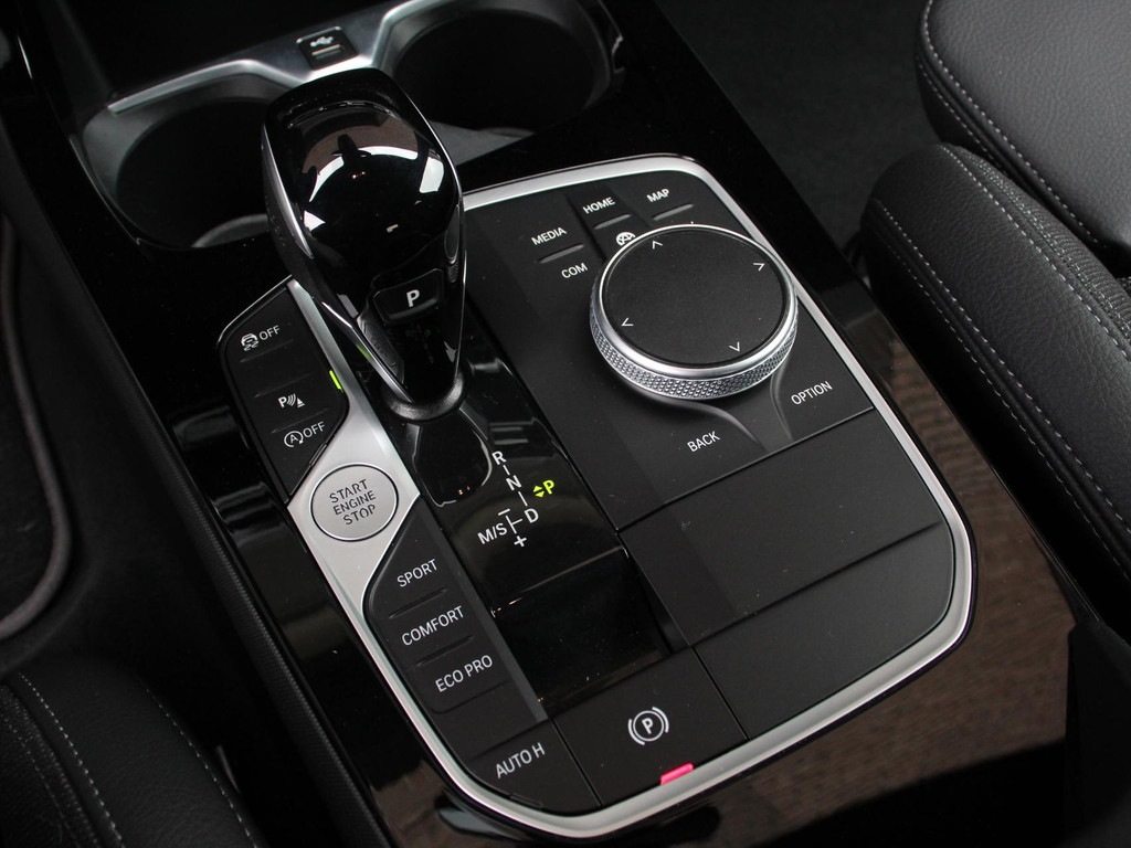 BMW-2-SERIE GRAN COUPE-218i Automaat Introduction Edition    Panorama dak   Camera   Navigatie   Lichtmetalen velgen   Parkeer sensoren   Climate Contr