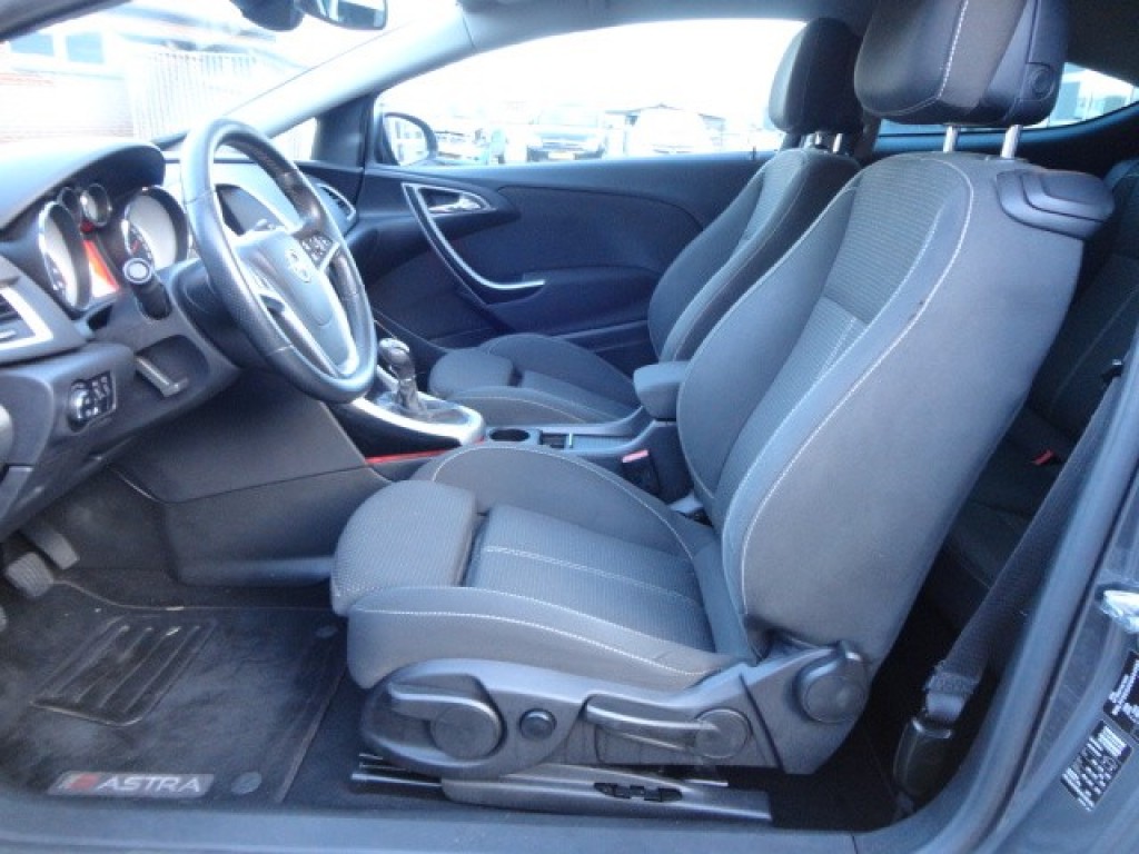 OPEL-ASTRA-1.4 Turbo Sport140PK Navi ,Pdc V-A ,Lmv