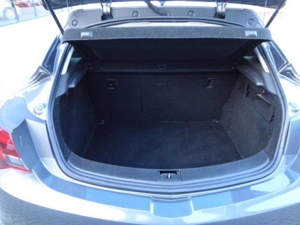 OPEL-ASTRA-1.4 Turbo Sport140PK Navi ,Pdc V-A ,Lmv