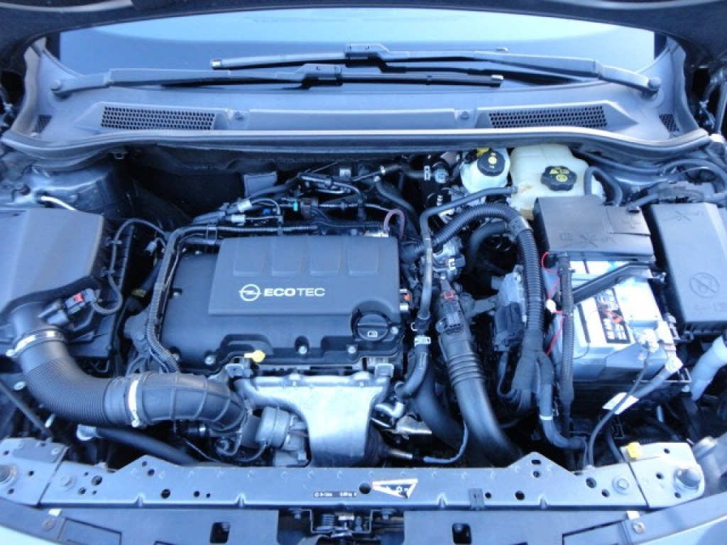 OPEL-ASTRA-1.4 Turbo Sport140PK Navi ,Pdc V-A ,Lmv