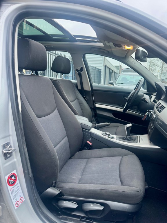 BMW-3-SERIE-320i High Exe CLIMA NAVI PANO RIJDT GOED APK 8-2026