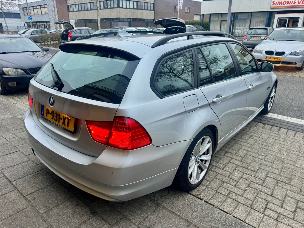 BMW-3-SERIE-320i High Exe CLIMA NAVI PANO RIJDT GOED APK 8-2026