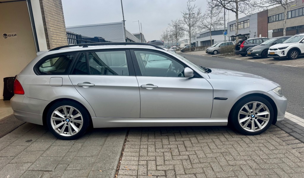 BMW-3-SERIE-320i High Exe CLIMA NAVI PANO RIJDT GOED APK 8-2026