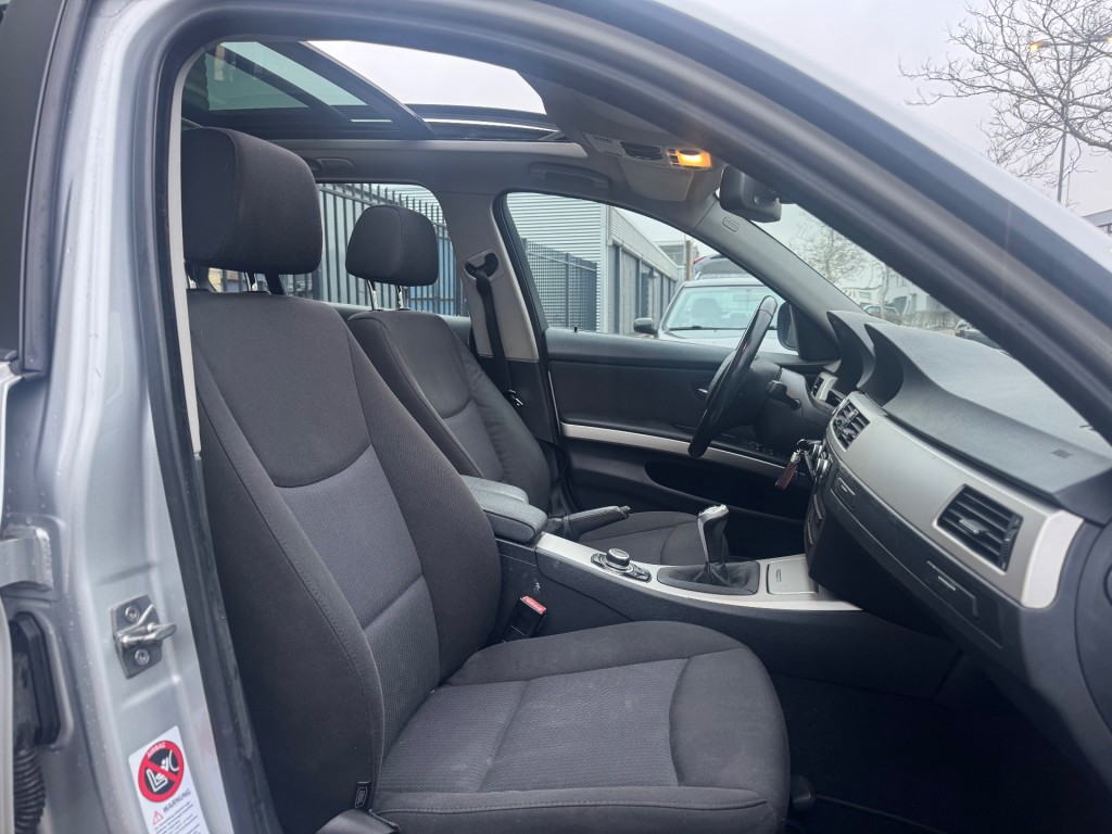 BMW-3-SERIE-320i High Exe CLIMA NAVI PANO RIJDT GOED APK 8-2026