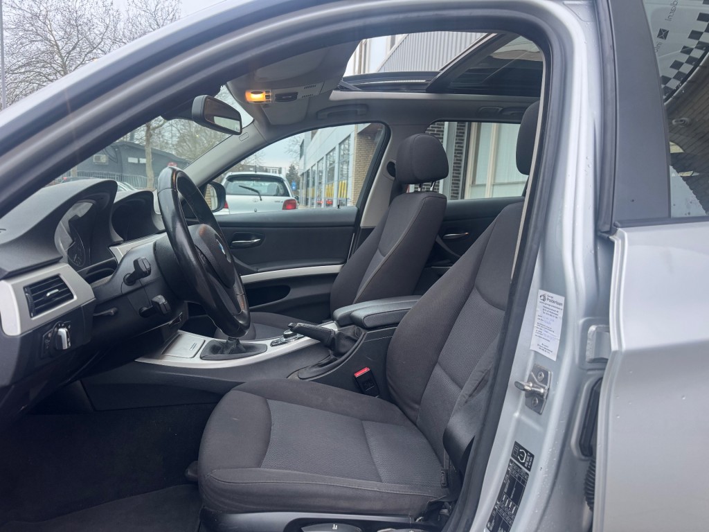 BMW-3-SERIE-320i High Exe CLIMA NAVI PANO RIJDT GOED APK 8-2026