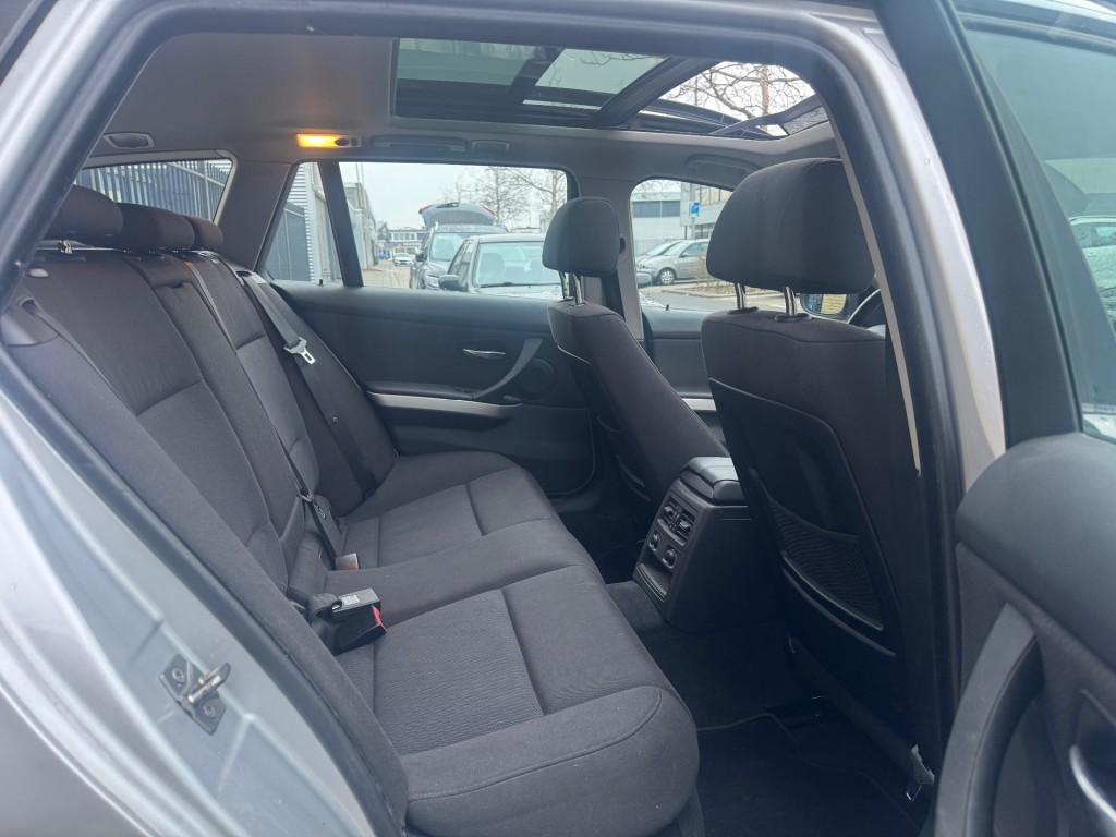 BMW-3-SERIE-320i High Exe CLIMA NAVI PANO RIJDT GOED APK 8-2026