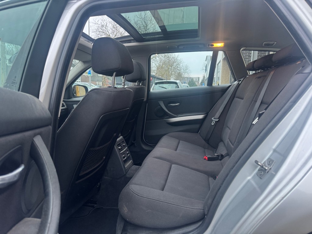 BMW-3-SERIE-320i High Exe CLIMA NAVI PANO RIJDT GOED APK 8-2026