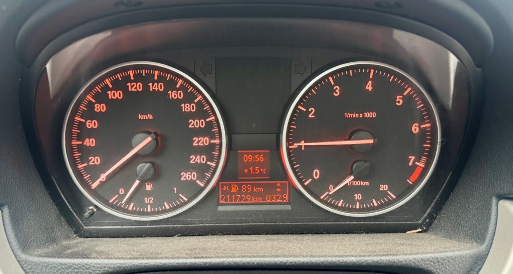 BMW-3-SERIE-320i High Exe CLIMA NAVI PANO RIJDT GOED APK 8-2026