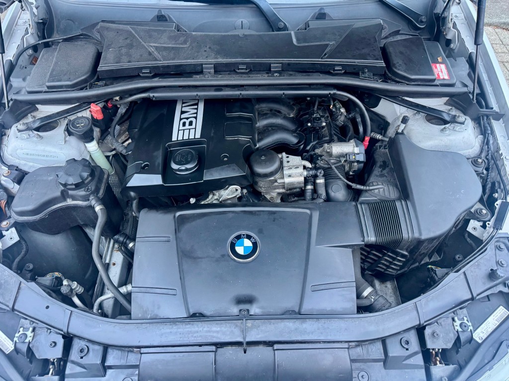 BMW-3-SERIE-320i High Exe CLIMA NAVI PANO RIJDT GOED APK 8-2026