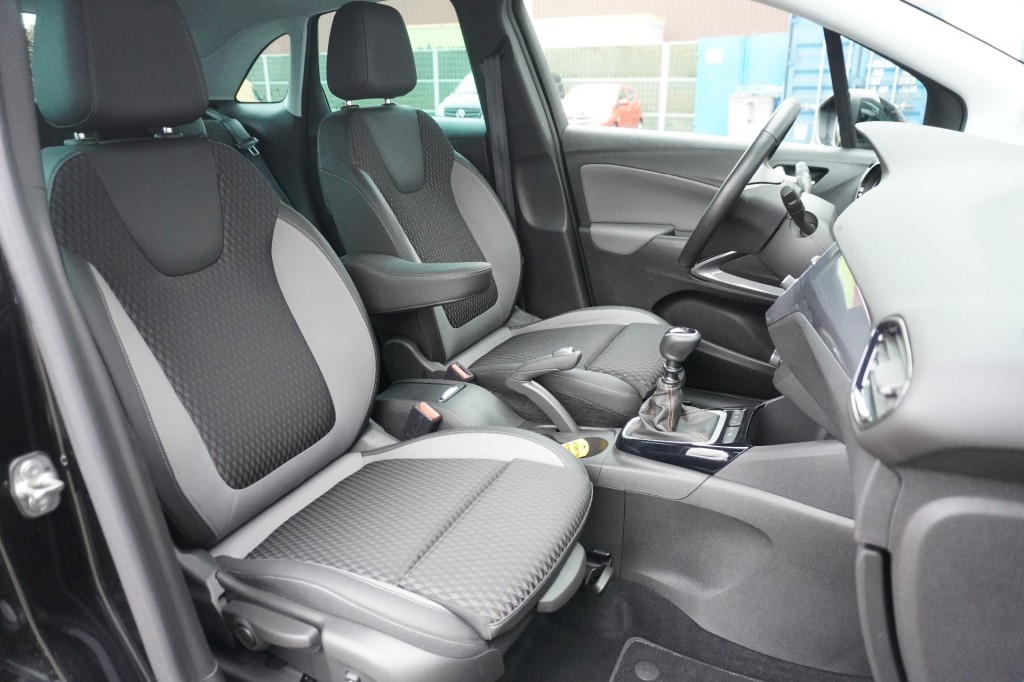 OPEL-CROSSLAND X-1.2 Turbo 110pk Innovation / Camera / Stoel- en stuurverwarming / Navi