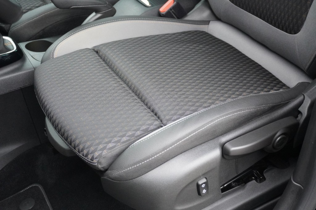 OPEL-CROSSLAND X-1.2 Turbo 110pk Innovation / Camera / Stoel- en stuurverwarming / Navi