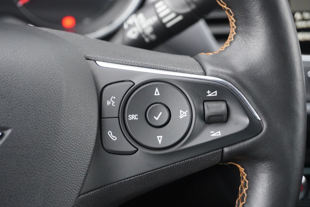 OPEL-CROSSLAND X-1.2 Turbo 110pk Innovation / Camera / Stoel- en stuurverwarming / Navi