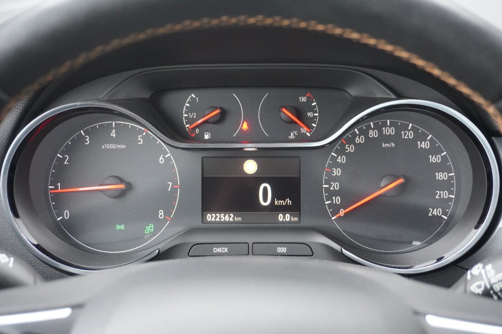 OPEL-CROSSLAND X-1.2 Turbo 110pk Innovation / Camera / Stoel- en stuurverwarming / Navi