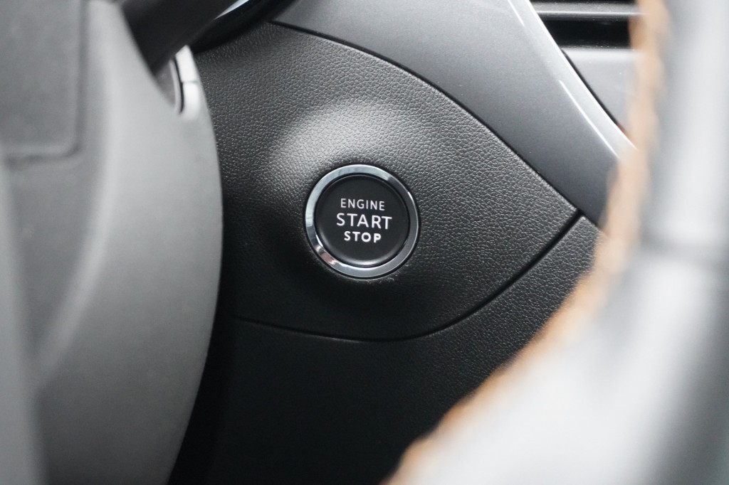 OPEL-CROSSLAND X-1.2 Turbo 110pk Innovation / Camera / Stoel- en stuurverwarming / Navi